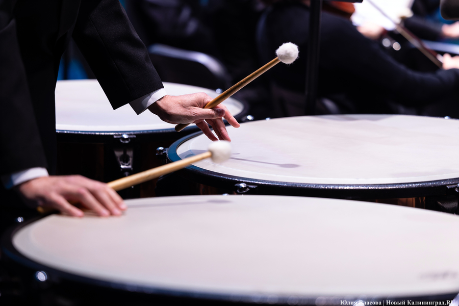 Бурлеска под дождём: Денис Мацуев выступил на острове Канта (фото)