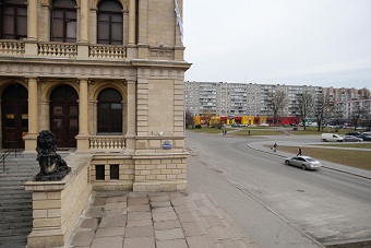 Представители мэрии не явились на суд по строительству торгового центра у ДКМ