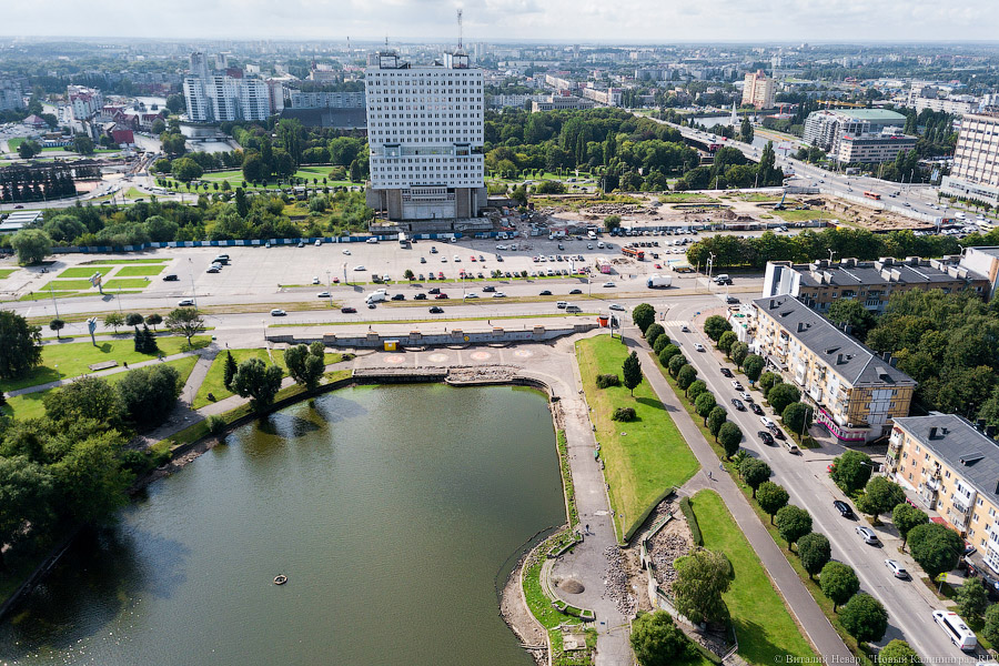 Нижнее сверху: набережная Нижнего озера перед ремонтом с высоты птичьего полёта