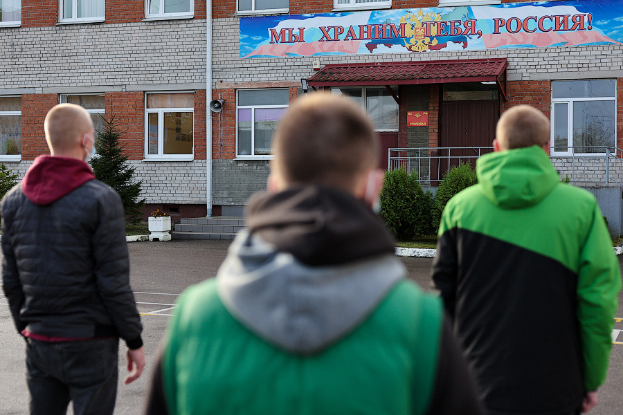 «В ногу со временем»: что известно о вручении электронных повесток россиянам