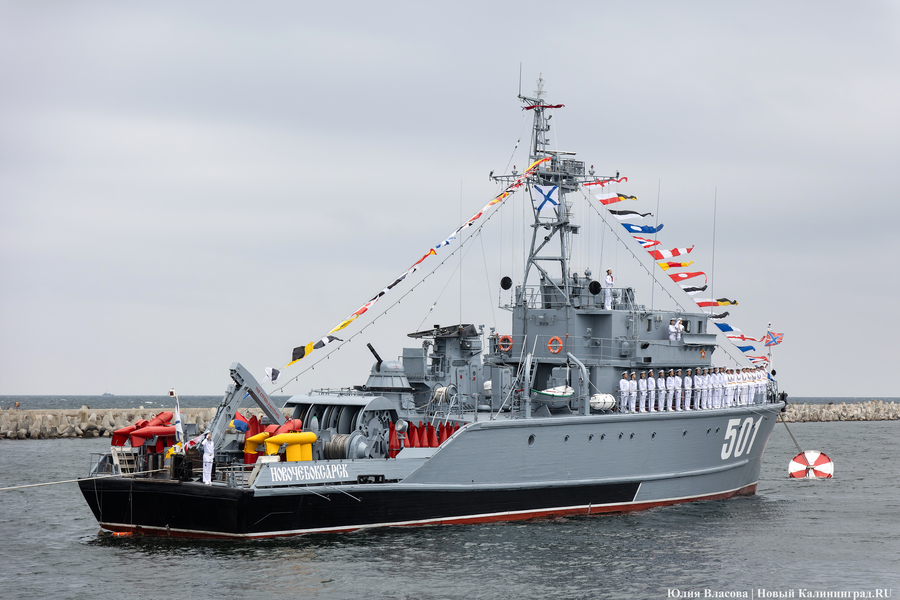 День ВМФ в Балтийске: как прошел парад кораблей Балтфлота (фото)