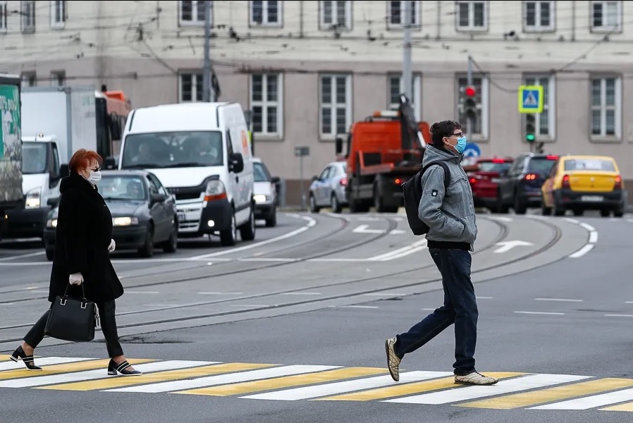 Масочный режим и социальную дистанцию отменили в Московской области