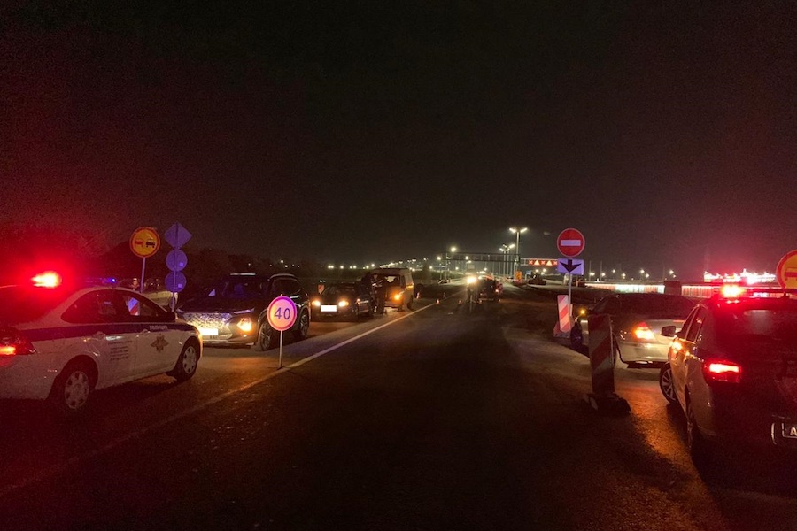 Под Калининградом мужчина, ждавший ГИБДД, случайно упал под колеса «Тойоты»