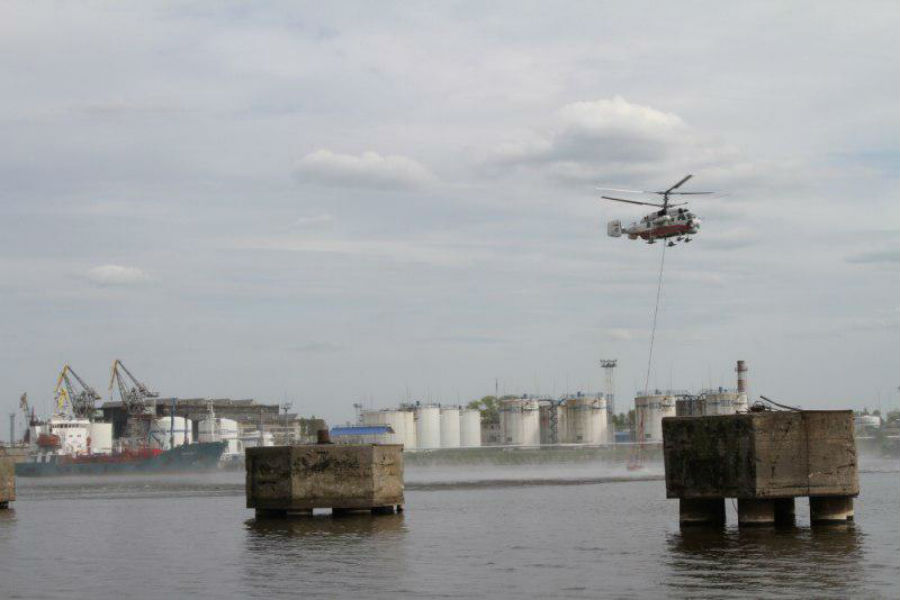 При тушении пожара в Калининграде задействован вертолёт (фото)