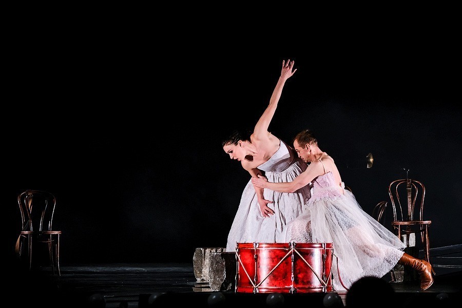 Живых больше нет: «Балтийские сезоны» завершились антивоенным спектаклем (фото)