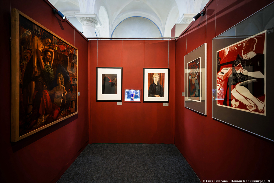 Вселенная смыслов и эмоций: в Музее искусств открылась выставка «Космос красного» (фото)