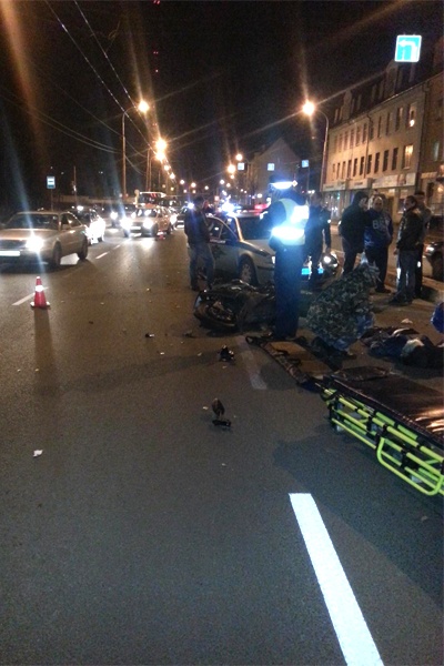 В Калининграде женщина-пешеход нарушила правила и попала под мотоцикл (фото)