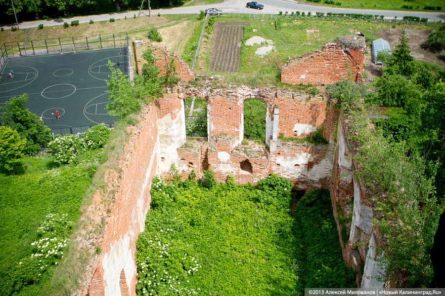Шаткие ступени: кирха в Железнодорожном стала местом для опасных игр