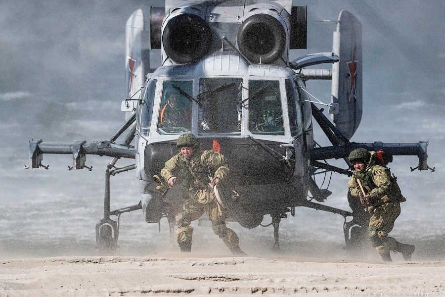 Берег в огне: на Балтфлоте отработали высадку морского десанта