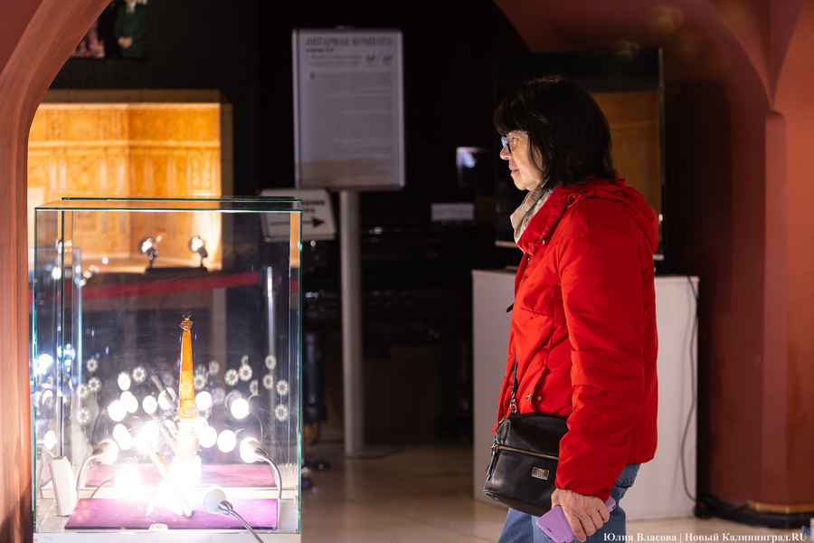 «Денег не было, работы шли»: как воссоздавали Янтарную комнату (фото)