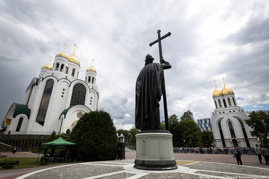 Кирилл и Владимир: глава РПЦ провел в Калининграде богослужения и освятил новый памятник (фото)