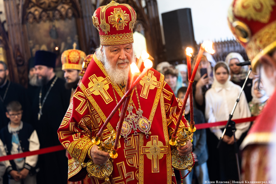 Патриарх Кирилл призвал верующих не молиться за рост зарплаты и карьеру
