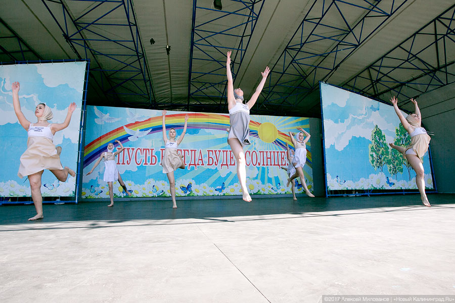 «Пляши от души»: в Центральном парке Калининграда лето встретили танцами