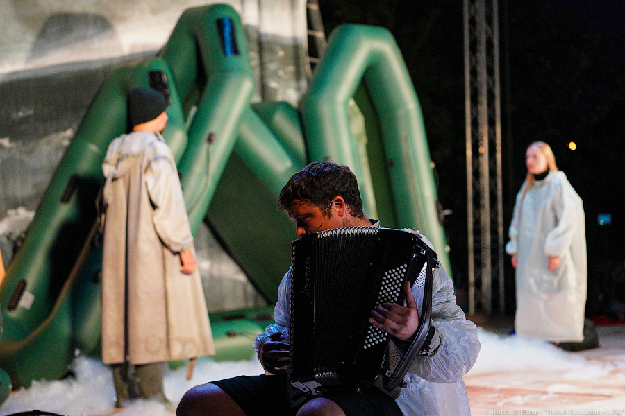 Сентябрьская «Гроза»: калининградский Драмтеатр сыграл спектакль на Верхнем озере