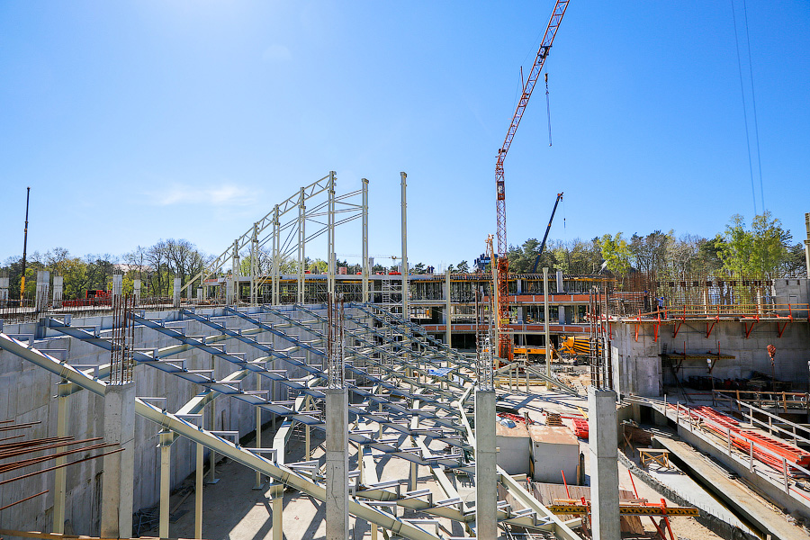 Далеко ли до Юрмалы: как губернатор Николай Цуканов стройплощадку Театра эстрады навещал