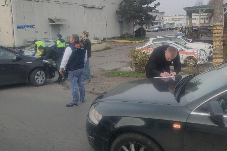 Из-за ДТП на Правой набережной собралась автомобильная пробка (фото)