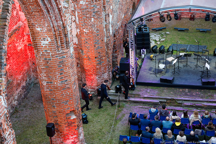 Музыкальное приношение: концерт в руинах кирхи Святого Якоба в фотографиях (фото)