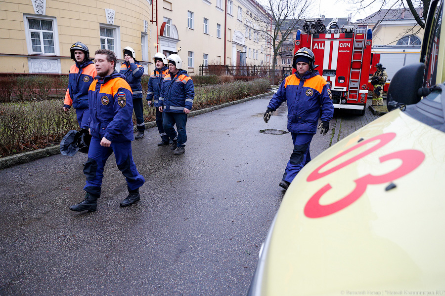 Изображая жертву: актеры драмтеатра «подыграли» пожарным на учениях (фото)