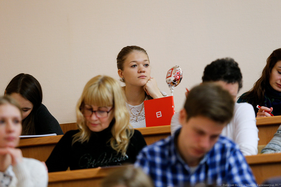 «Каждый пишет, как он слышит»: в Калининграде завершился «Тотальный диктант»