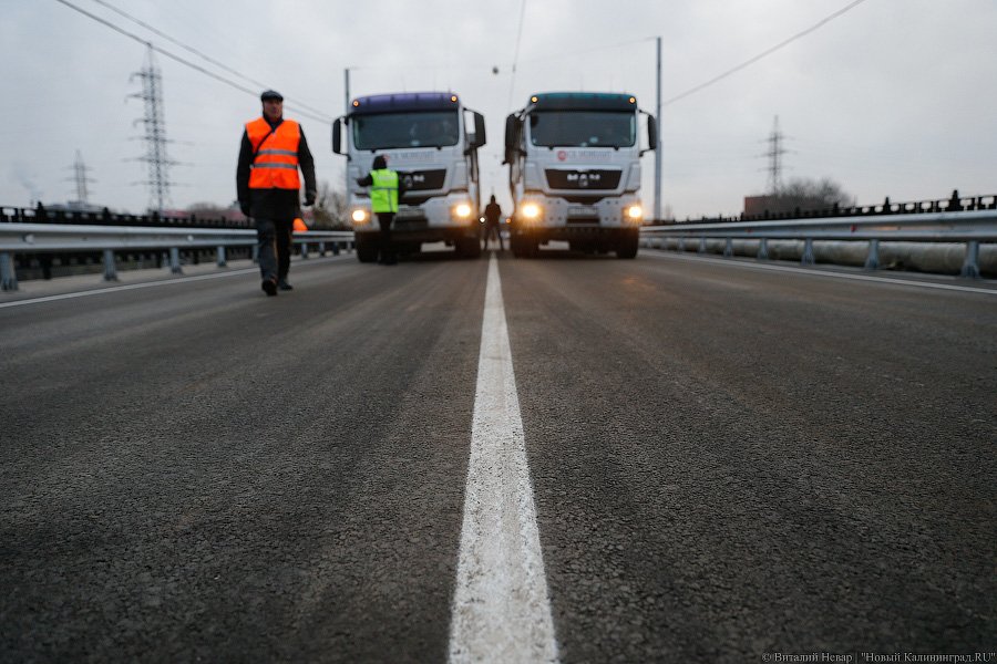 Двухполосный и антипешеходный: после ремонта открылся мост на Суворова (фото)
