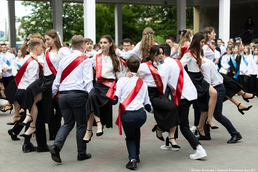 Под вальс из старого фильма: как проходил «Последний звонок» в школе № 6