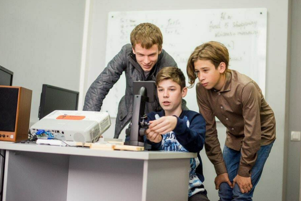 Компьютерная Академия ТОП:  ребенок и робототехника — вместе к новым вершинам!