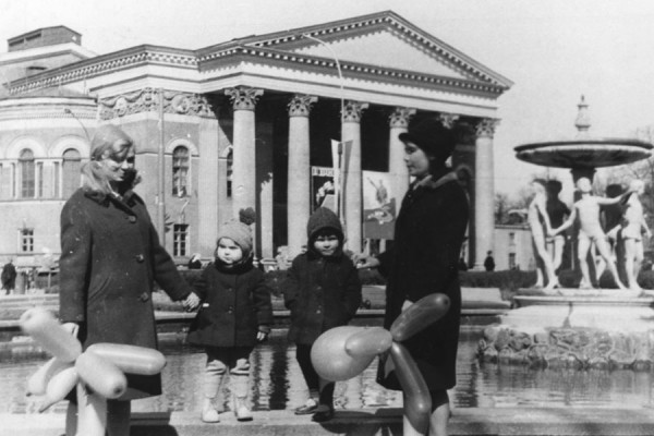 Драмтеатр просит у калининградцев старые фотографии 