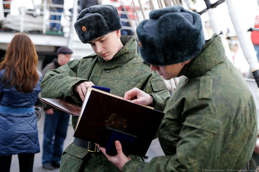 Кремлёвская рать: призывники из Калининграда отправились в Президентский полк