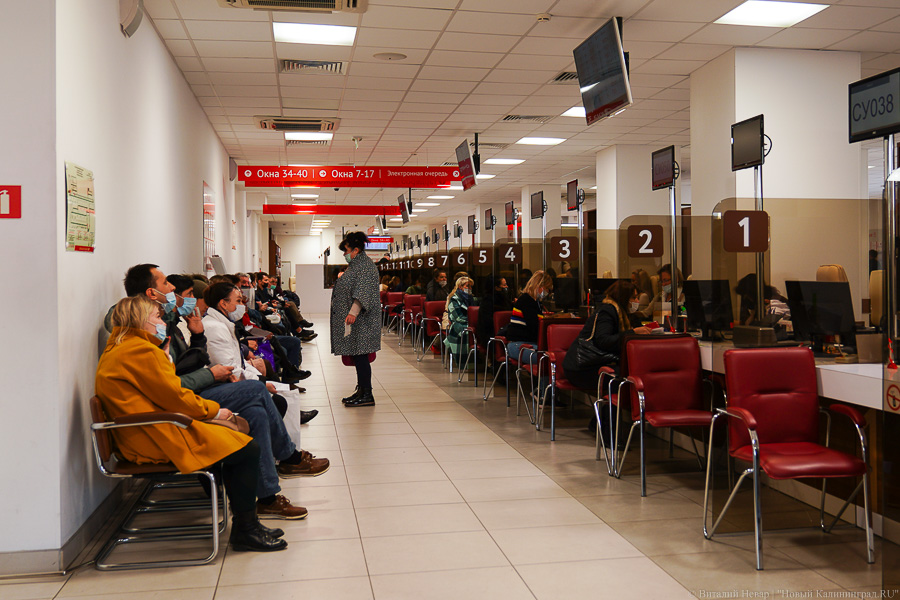 Вне зоны ковид-фри: что происходит в МФЦ на площади Победы после новых ограничений