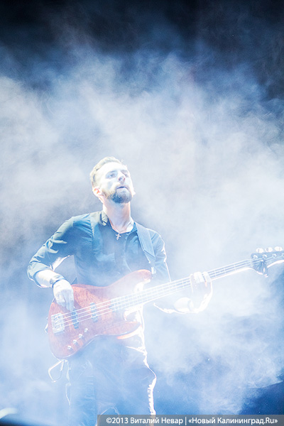 «Вечер поэзии»: «Сурганова и Оркестр» поздравили калининградок с 8 марта