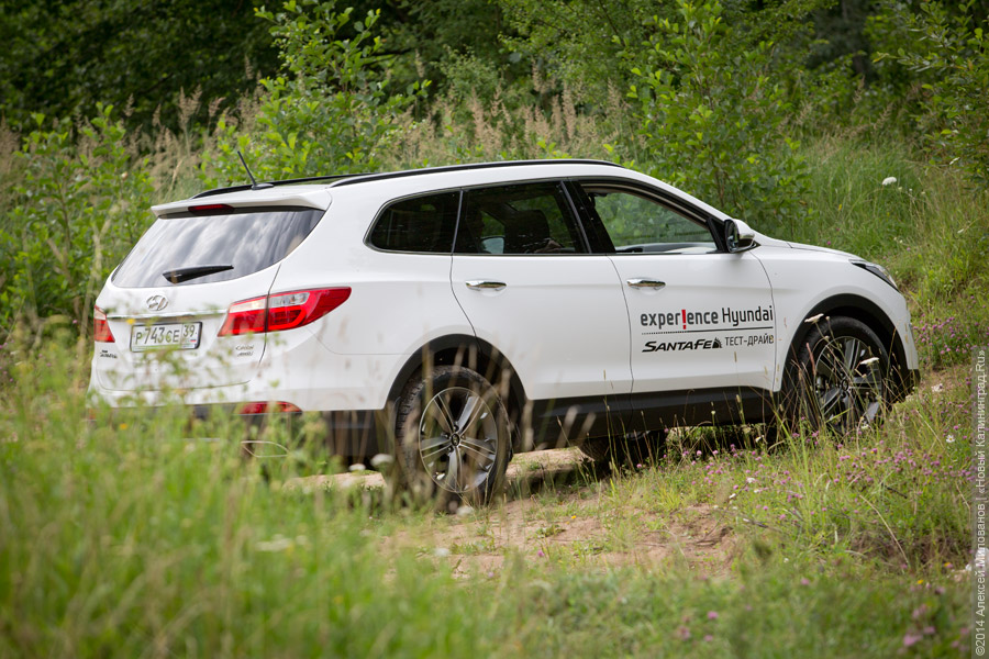 Дом на колесах: тест-драйв Hyundai Grand Santa Fe
