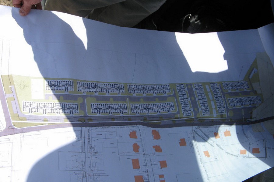 Рядом с аэродромом «Девау» началось незаконное строительство коттеджей (+фото)