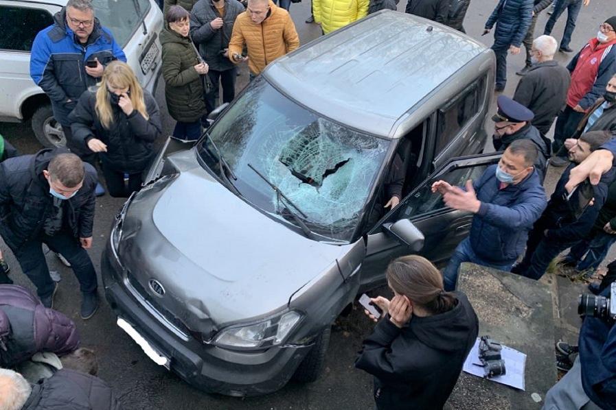Прокуратура направила в суд дело водителя, въехавшего в толпу в Холмогоровке