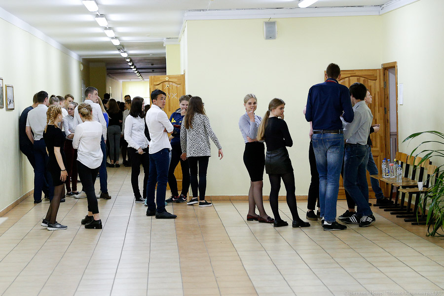 За точность отвечают: калининградские школьники сдают ЕГЭ по математике