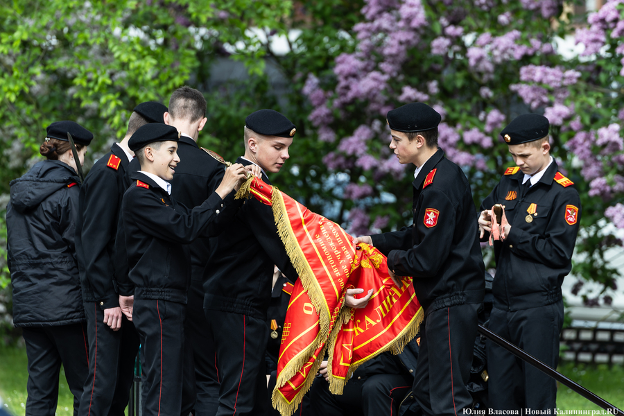 Вино из одуванчиков: изнанка генеральной репетиции парада в Калининграде (фото)