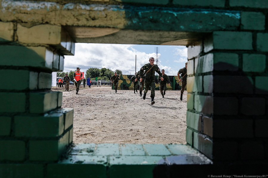 Чей морпех круче всех: фоторепортаж с конкурса «Полоса препятствий»