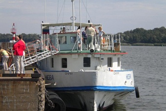 Устройте незабываемую свадьбу на пассажирском теплоходе «Нева»