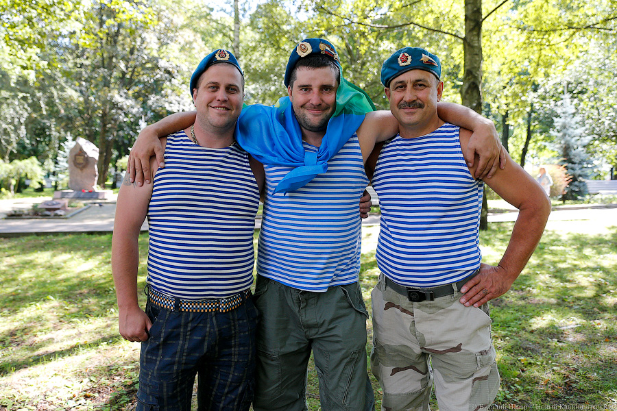 За ВДВ: в Калининграде почтили память погибших десантников