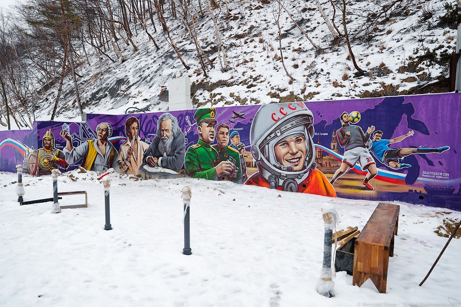 Гагарин и футбол: на променаде в Светлогорске появилось патриотическое граффити