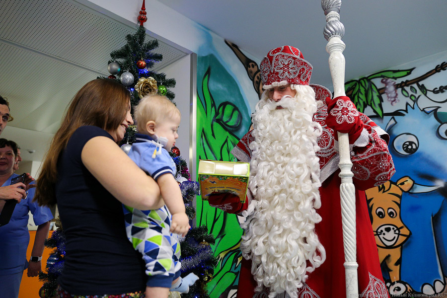 «Он настоящий»: региональный кардиоцентр посетил Дед Мороз из Великого Устюга