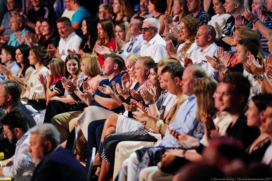 Rauschen girls: о чём шутили на «Голосящем КиВиНе» в Светлогорске (фото)