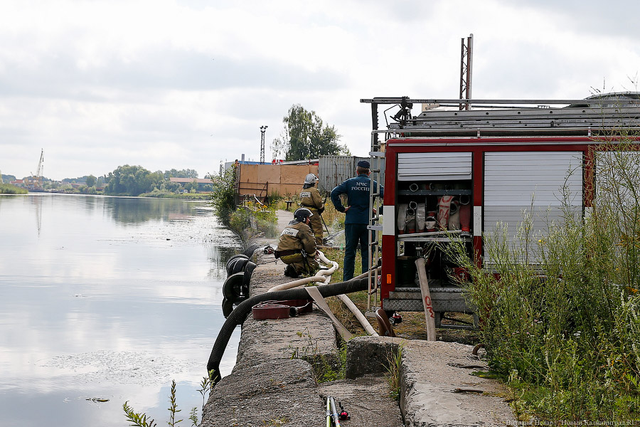 «Кто-то покурил»: на ул. Дзержинского выгорело 200 квадратных метров складов