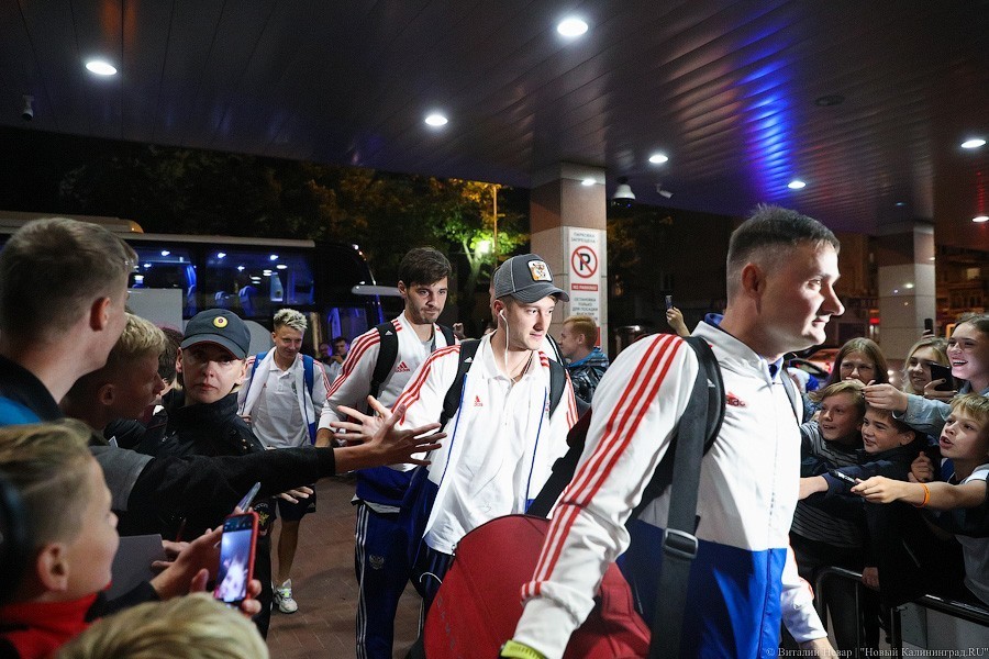 Сборная России по футболу прибыла в Калининград (фото)