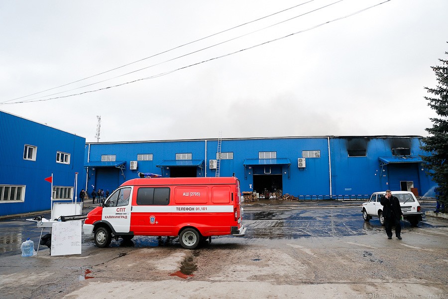 Огненное утро: как калининградские пожарные спасали винный склад