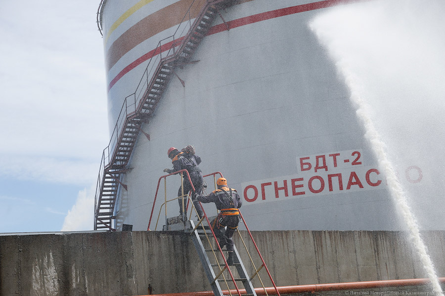 «Туши ТЭЦ»: в Калининграде прошли массовые учения МЧС