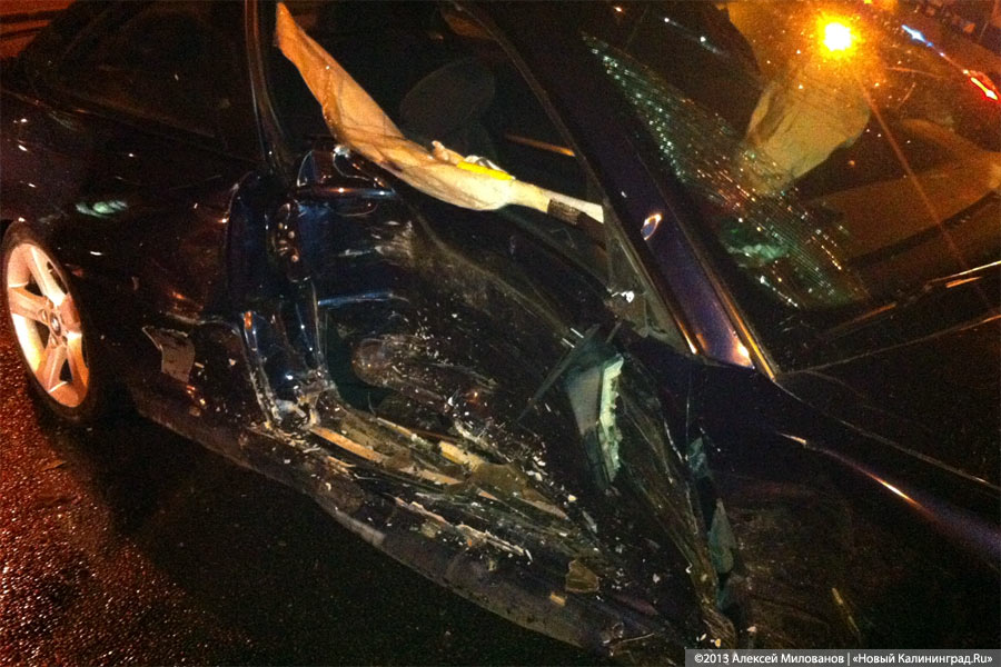 На Гагарина пьяный водитель протаранил BMW и сбил стоявшую рядом девушку (фото)