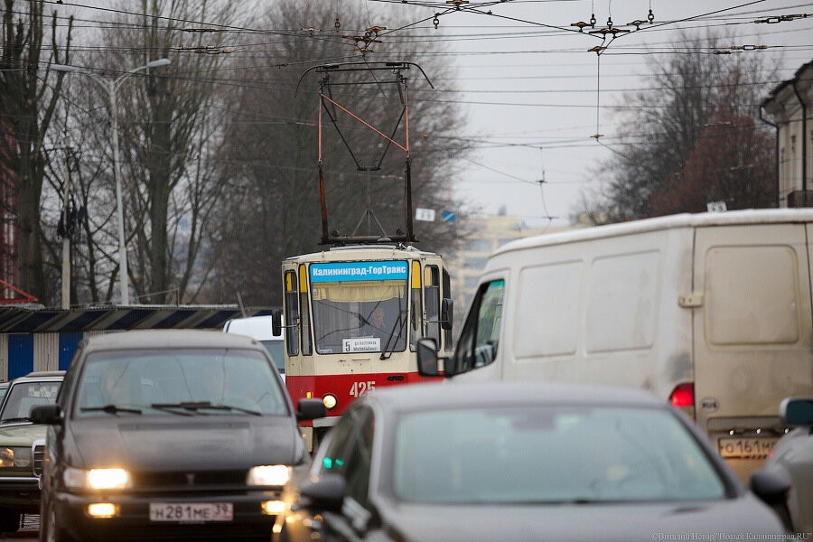 На Черняховского сбили пенсионерку, выходившую из трамвая