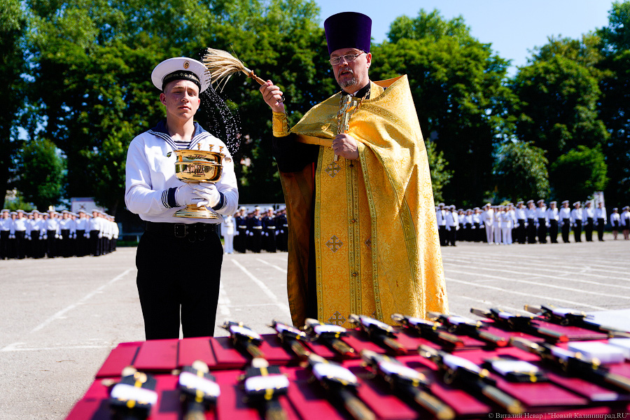 Под солнцем на плацу: как в Калининграде выпустили новых офицеров ВМФ (фото)