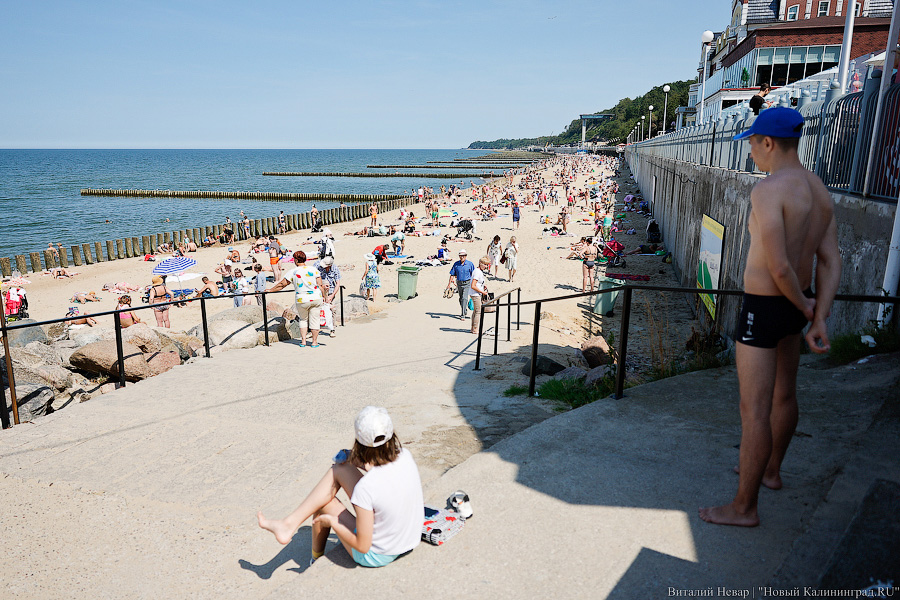 Забор поставили, люди остались: в Светлогорске перекрыли часть променада и пляжа (фото)