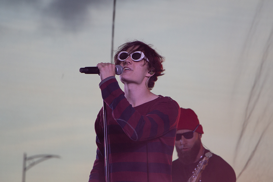 Марафон мировых хитов: в Калининграде прошёл рок-фестиваль с трибьют-шоу (фото)